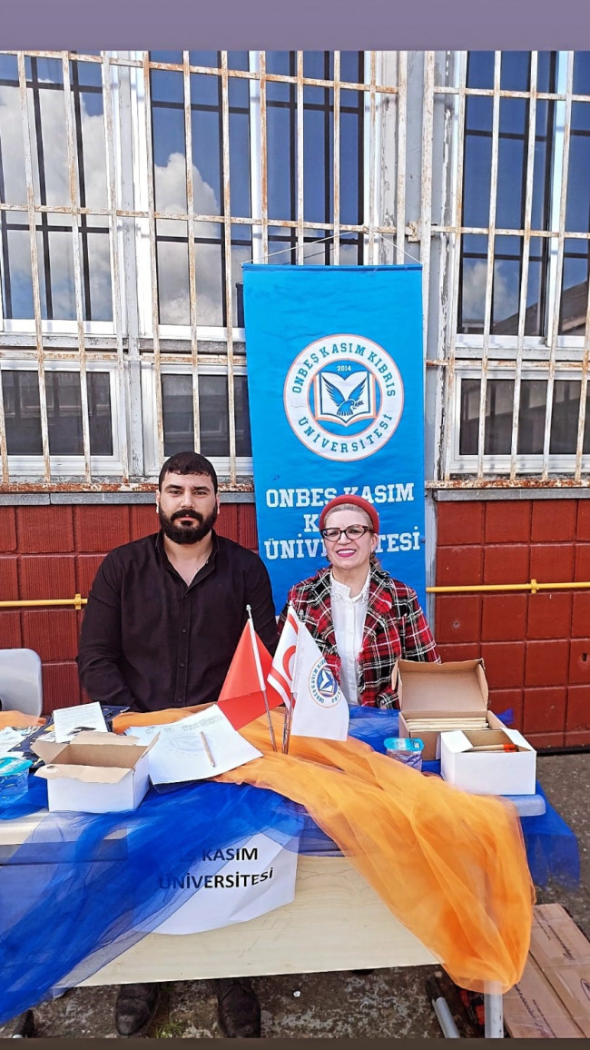 Onbeş Kasım Kıbrıs University a visité Lefkoşa Türk Lisesi pour donner des informations sur les facultés et les départements enseignés au sein de leur Université.